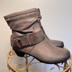 Pikolinos NWOB Moto Gray Distressed Booties Size 6.5-7